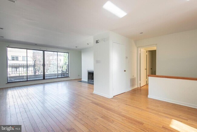 Foto del edificio - 327 Monroe St