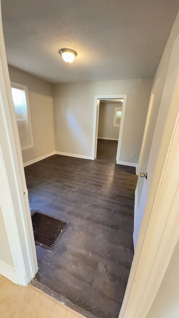 Building Photo - Charming 1 bedroom 1 bathroom Duplex - 1/2...