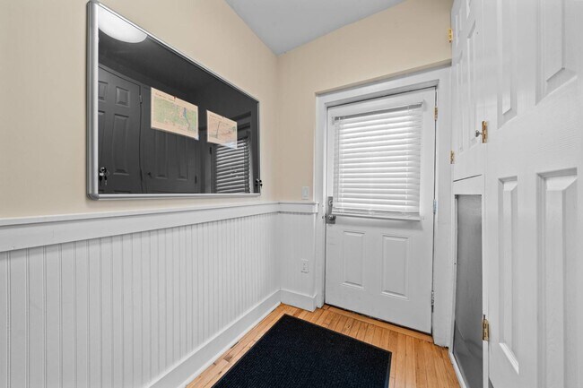 Building Photo - 266 Main St