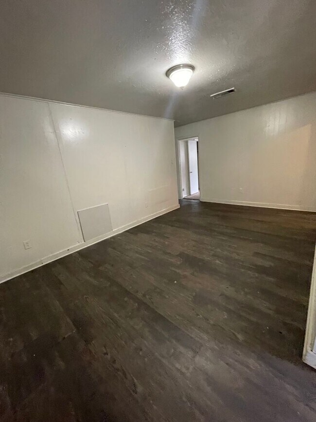 Building Photo - Large 4 Bed Home in West Shreveport