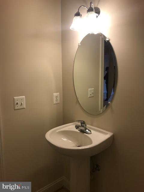 Building Photo - 3680 Chippendale Cir
