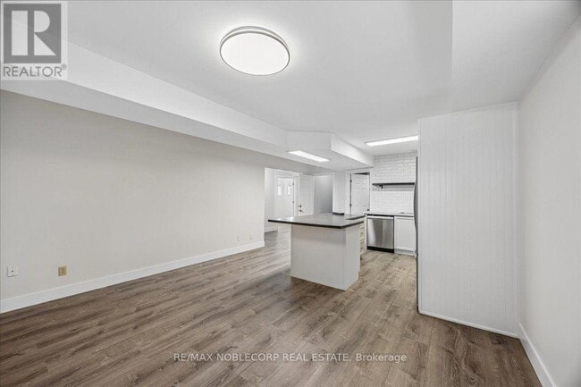 Building Photo - 210 Dunsmore Ln