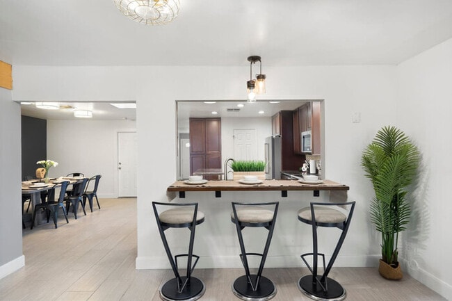 Building Photo - Extravagant MainHome|HeatedPool|SharedBack...