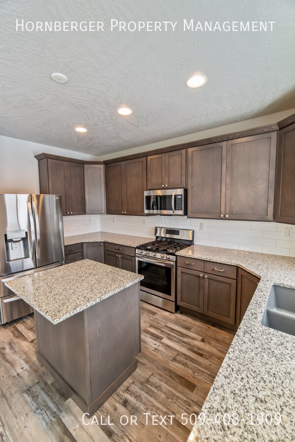 Building Photo - 3117 N Rio Grande Rd