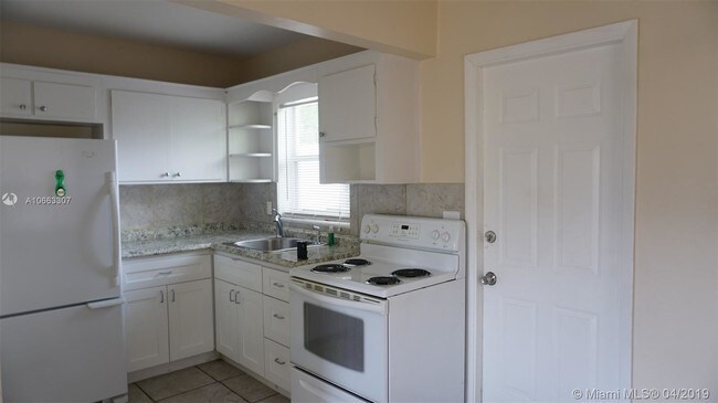 Foto del edificio - 615 NW 18th St