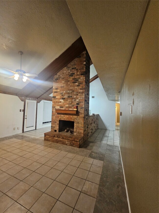 Foto del edificio - 4011 Alshire Dr
