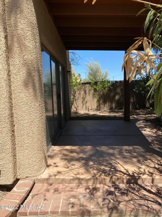 Building Photo - 3602 N Crest Ranch Dr