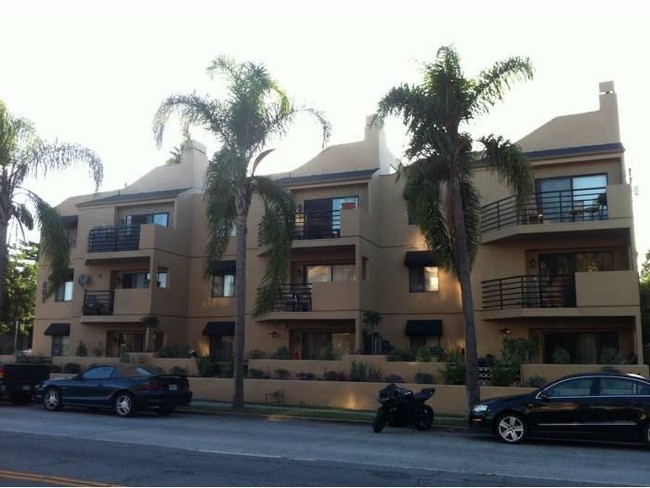 Building Photo - 801 Redondo Ave