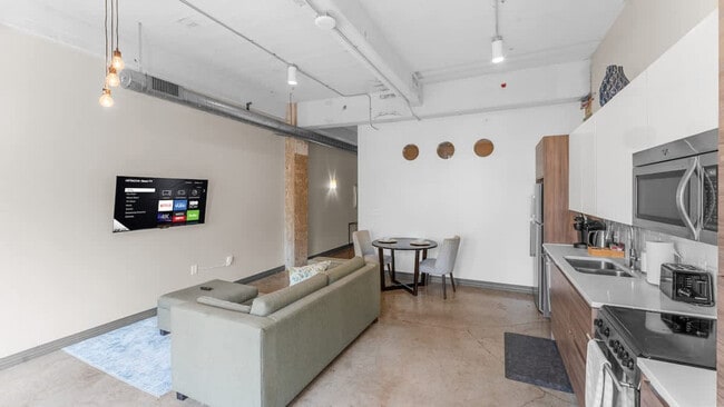 Building Photo - 500 S Ervay St