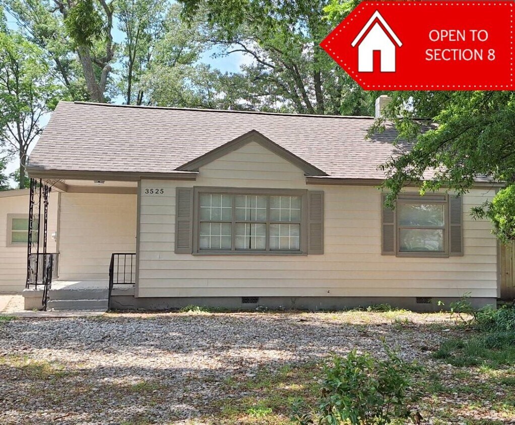 Primary Photo - Beautifully Renovated 4 bedroom 3 bathroom...