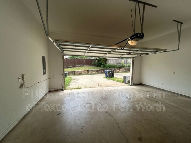 Building Photo - 1918 Timber Oaks Dr