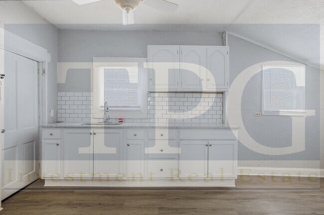 Foto del edificio - 6821 Bales Ave