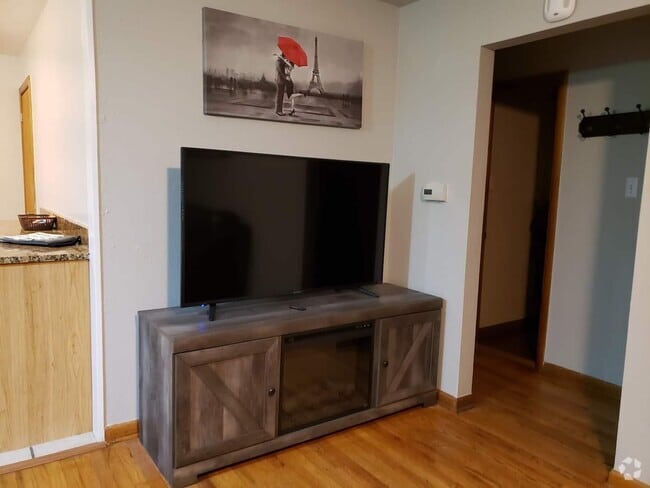 Building Photo - 4621 Elm Ct