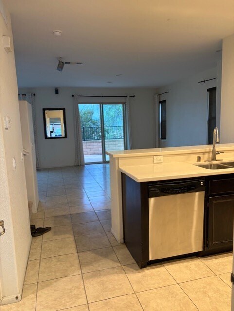 Entrada al garaje - 14103 Brent Wilsey Pl