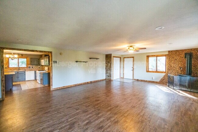Foto del edificio - 1407 W Spring Ln