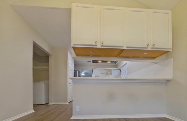 Building Photo - AVAILABLE NOW READY TO MOVE IN