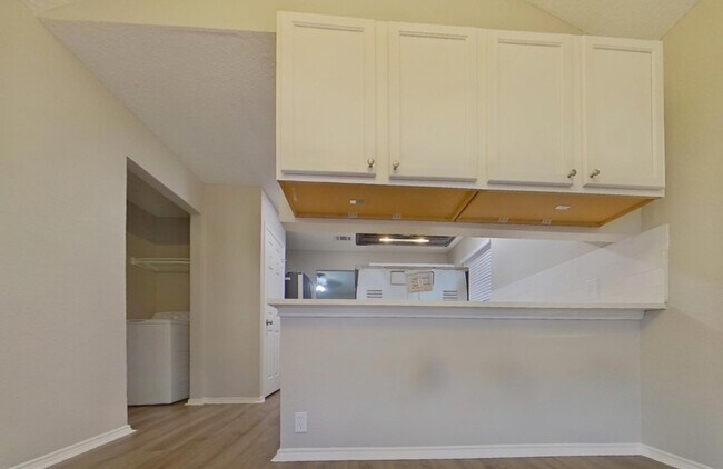 Foto del edificio - AVAILABLE NOW READY TO MOVE IN