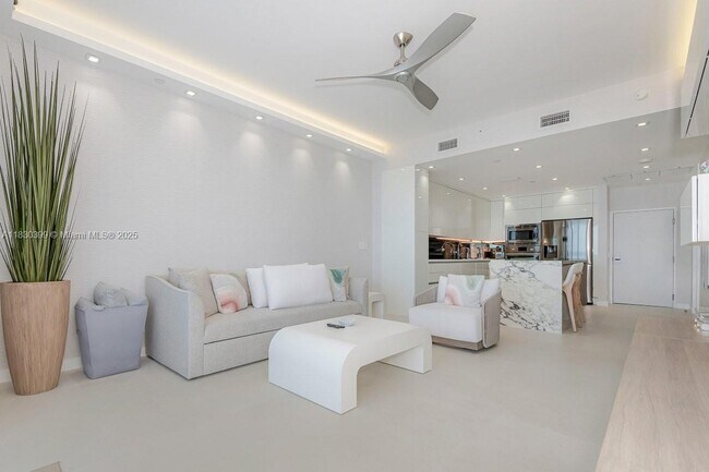 Building Photo - 2301 Collins Ave