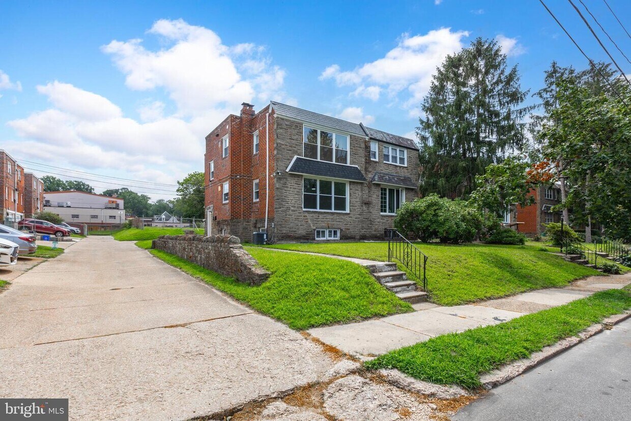 Primary Photo - 1026 E Cliveden St