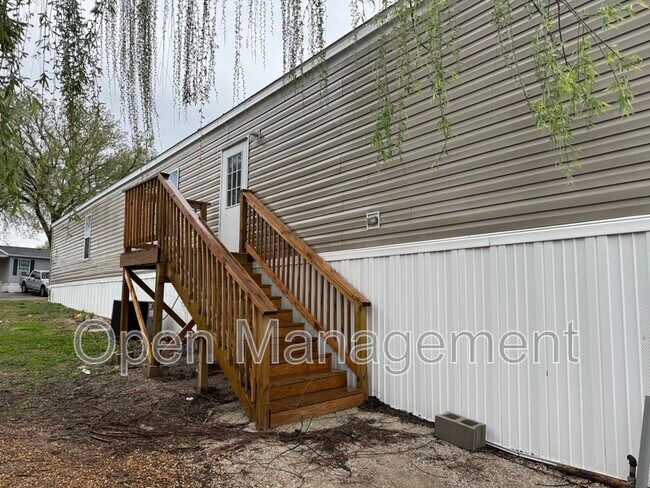 Foto del edificio - 2710 N Farm Rd 137
