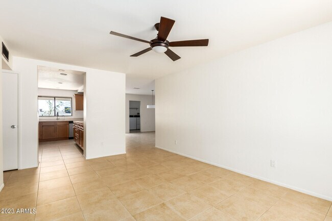 Foto del edificio - 9442 N 16th St
