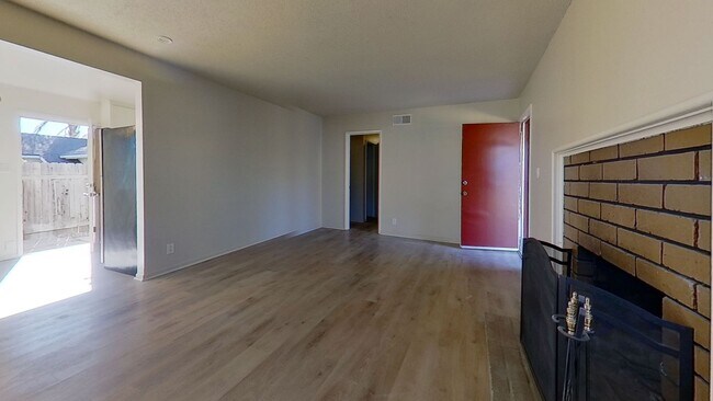 Foto del edificio - Single-level 3 bed / 1.5 bath Goleta Home ...