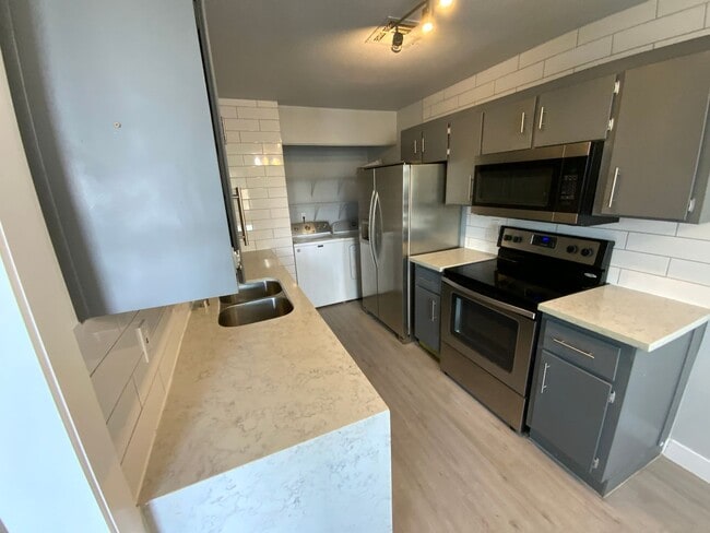 Building Photo - Fourplex. Unit for Rent