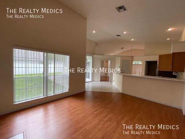 Building Photo - 737 Lagoon Dr