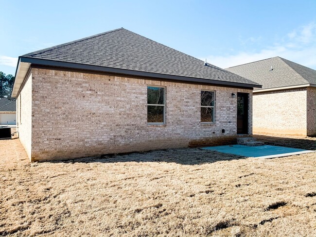 Building Photo - 264 Wolf Den Dr