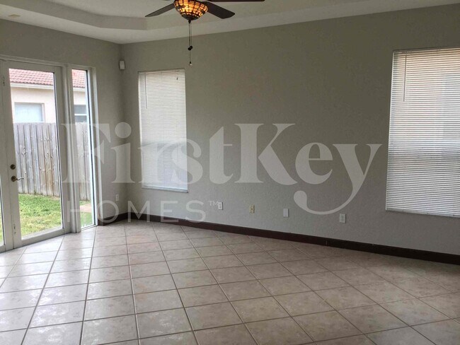 Foto del edificio - 4104 NE 22nd Ln