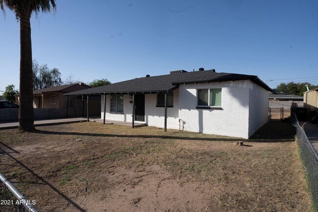 Foto del edificio - 4724 W Monterosa St