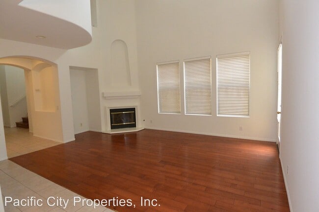 Building Photo - 3 br, 2.5 bath House - 22 Roseville