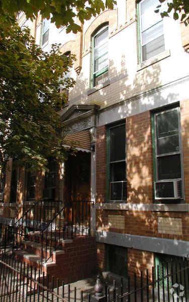 Foto principal - 1825 Cornelia St