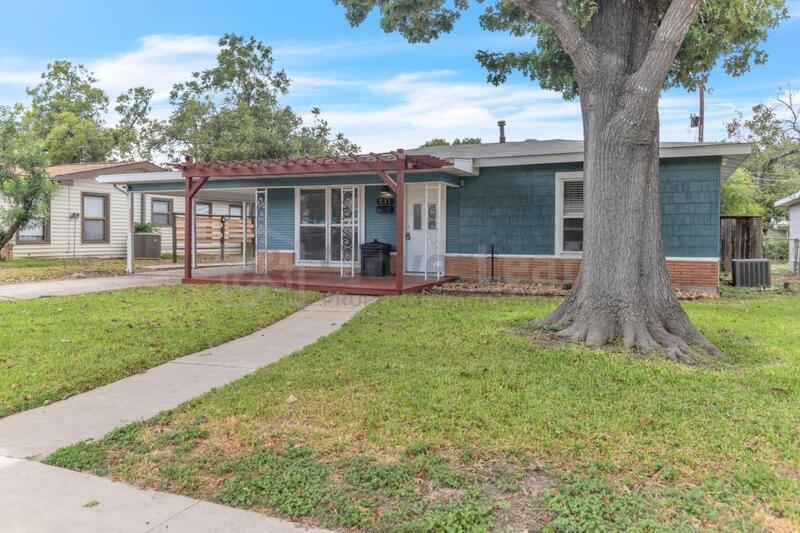 Primary Photo - 231 General Krueger Blvd
