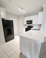 Kitchen - Woodland Hills Luxury Apartments