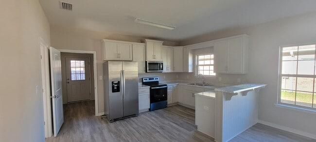 Foto del edificio - 6101 Albray Dr