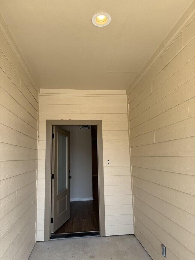 Foto del edificio - 5670 Shadowbend Cir N