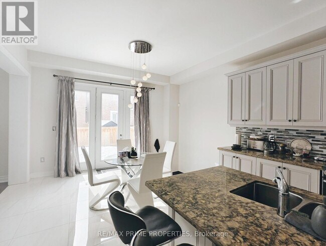 Photo du bâtiment - 853 Harry Douglas St