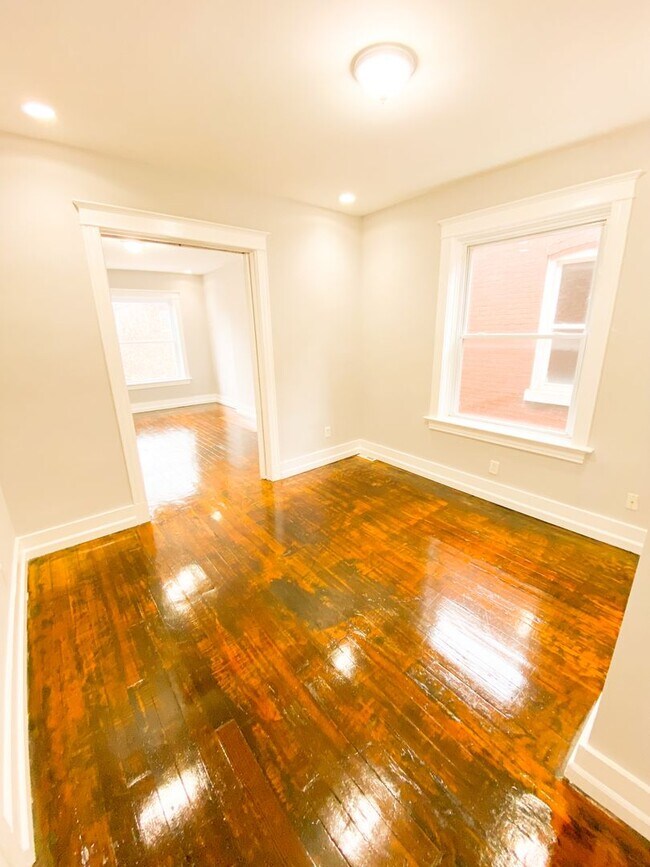 Foto del edificio - Spacious 3 Bed 2 Bath Home!!