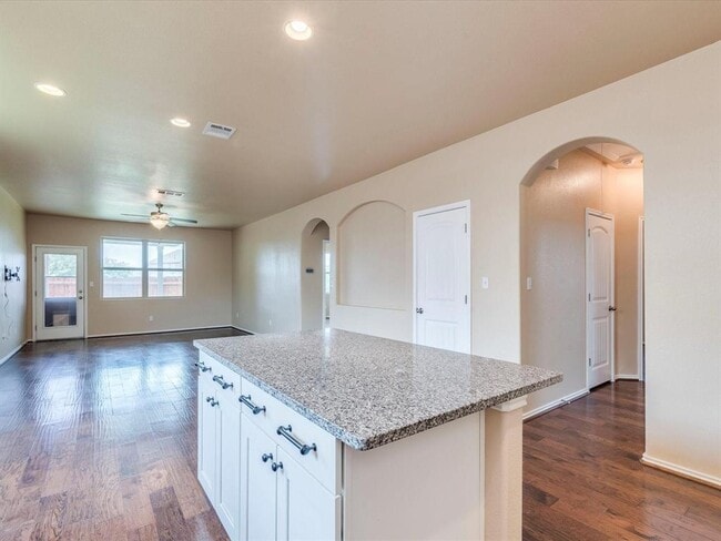 Building Photo - 305 Nivens Dr