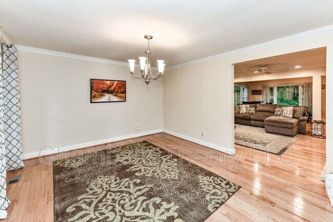 Foto del edificio - 12023 Lake Newport Rd