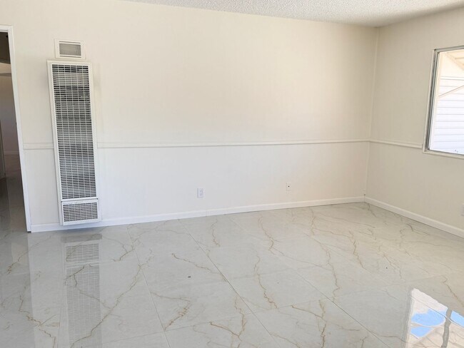 Foto del edificio - 15414 Eleanor Ln