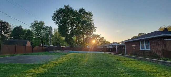 Building Photo - 5519 Madison Ave