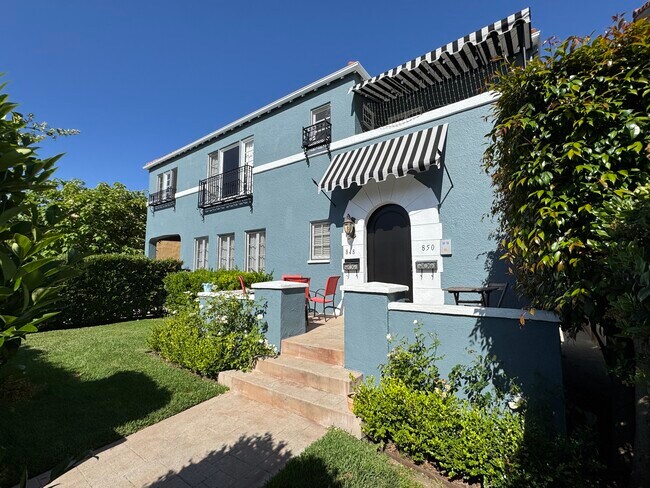 Foto del edificio - 848 S Curson Ave