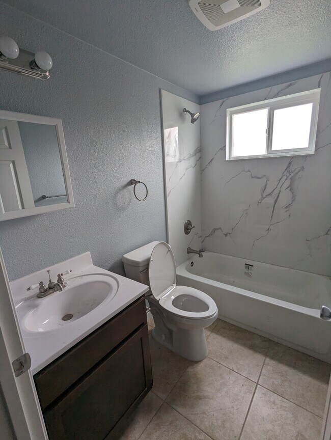 Building Photo - 3639 Bellinger Ct