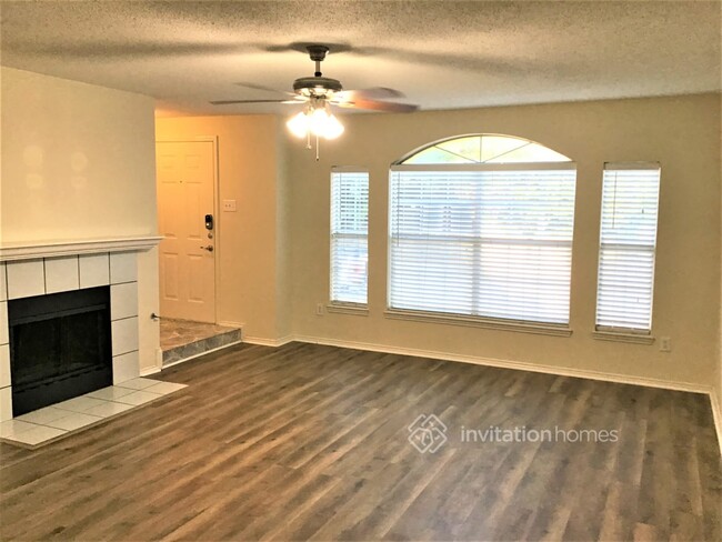Building Photo - 1424 Creekview Dr