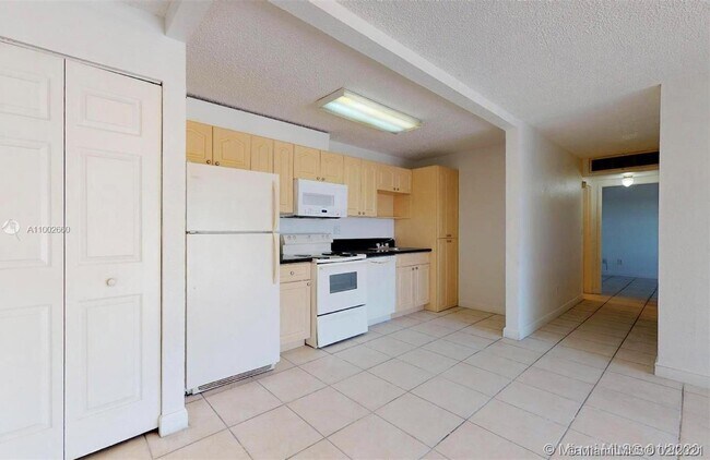 Building Photo - 4330 NW 79th Ave