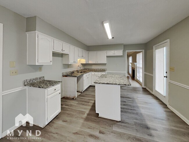 Foto del edificio - 7843 Freehold Dr