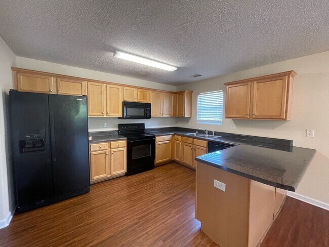 Foto del edificio - 5 BEDROOM PLUS BONUS ROOM PRE-LEASING FOR AUGUST 2026!