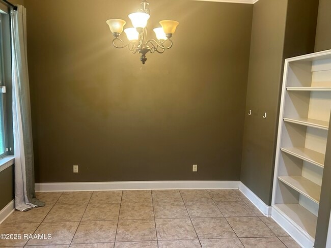 Building Photo - 303 Annabelle Dr